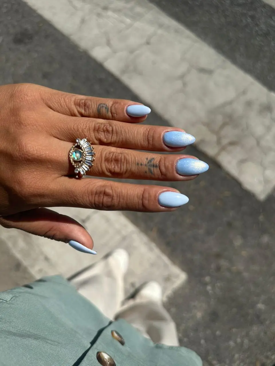 Nail art con detalles nude